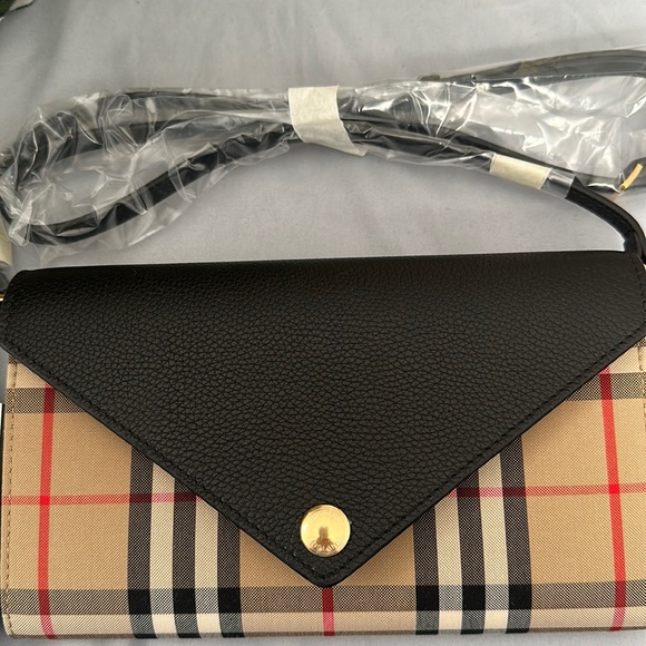 BURBERRY
Textured-leather and checked canvas shoulder bag - Picture 4 of 15